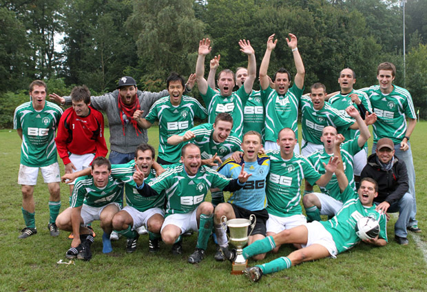 Photo Pascal Muller: Joie des joueurs de Béthusy avec la Coupe