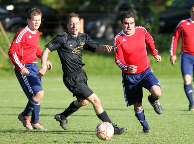 Photo Pascal Muller: Action d'un match de Coupe entre le CSPL et Philip Morris