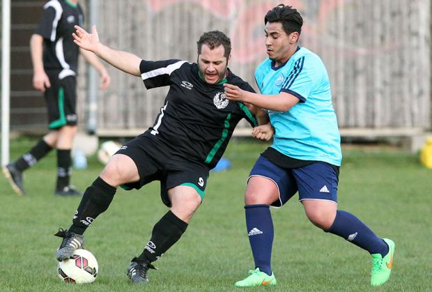 Photo Pascal Muller: Calcio Napoli Fans (a droite) s'est qualifié pour le premier tour en battant Phénix sur le score de 4-2.